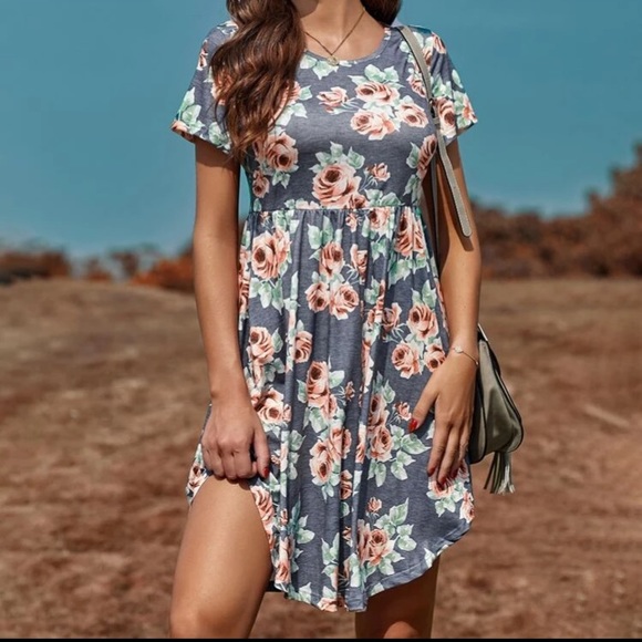 🆕NEW!🛍 Floral Fields Curved Hem Dress 🌸 - Picture 4 of 4